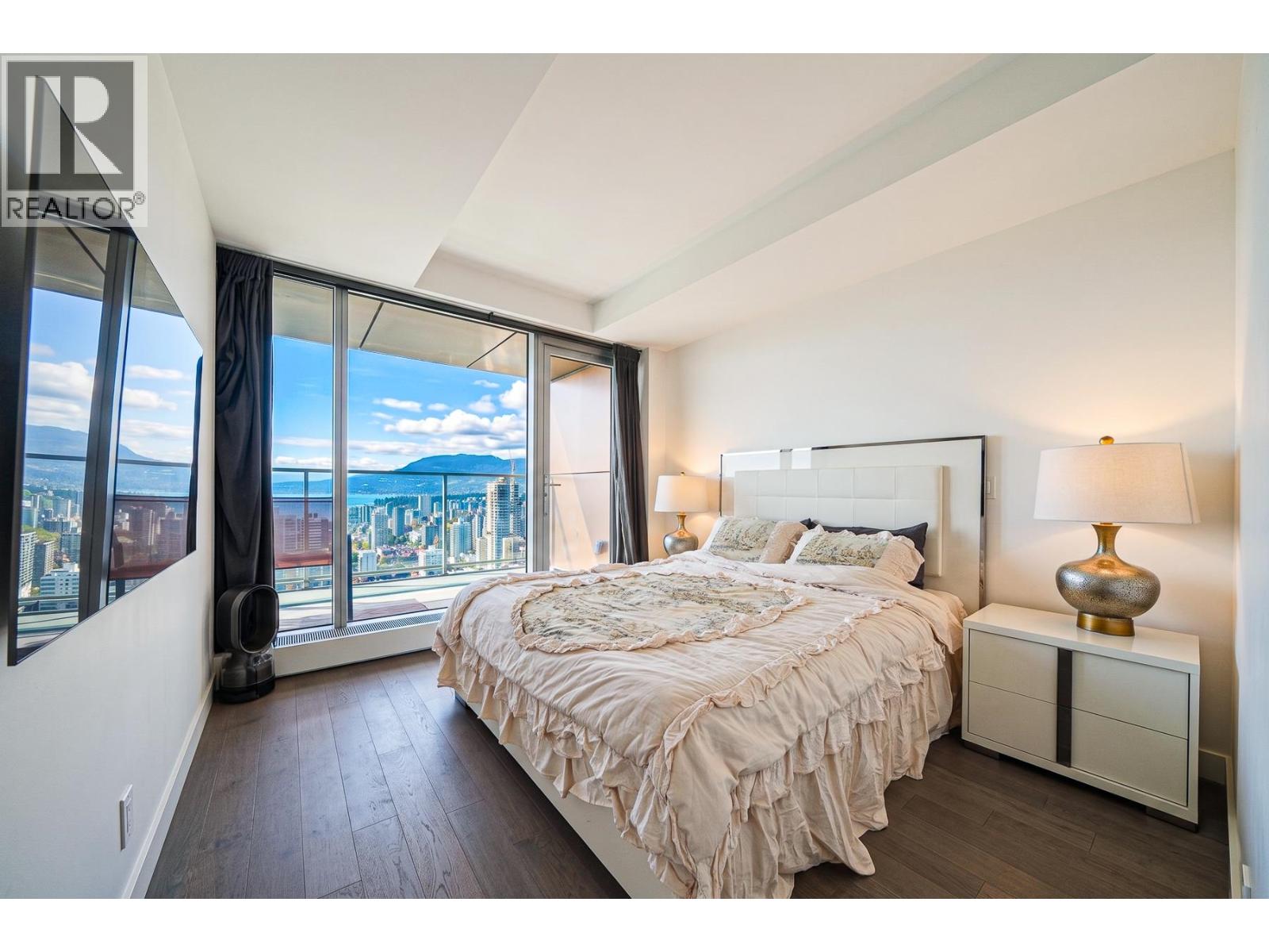 2 Bed, 2 Bath House for Sale in Vancouver – 4105 1480 HOWE STREET, Vancouver - Image 6