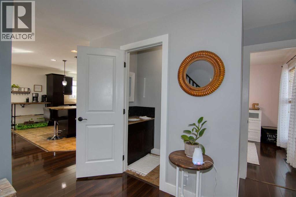 Main Floor 1/2 Bath