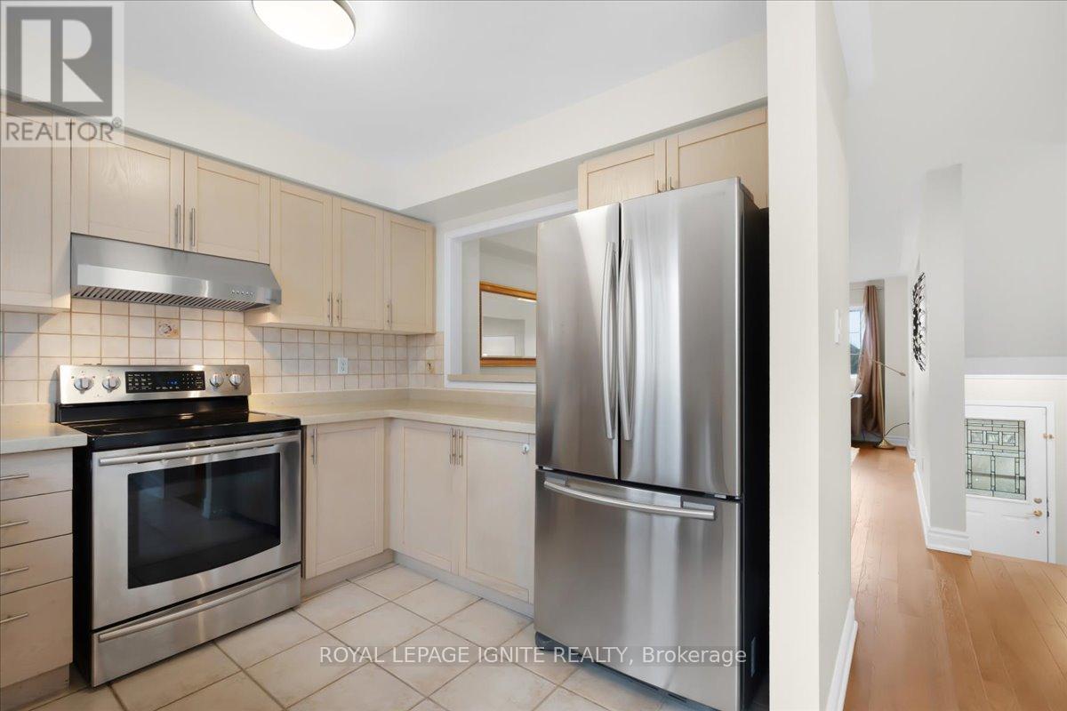 61 BAYWELL CRESCENT - 13