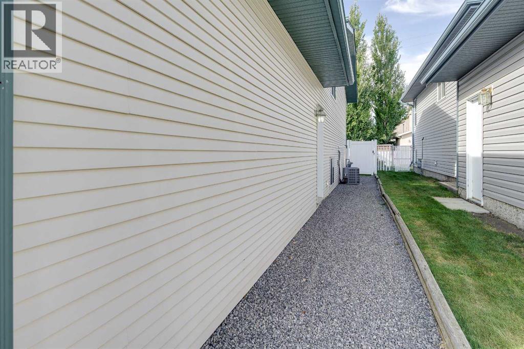 50 Livingston Close, Lacombe