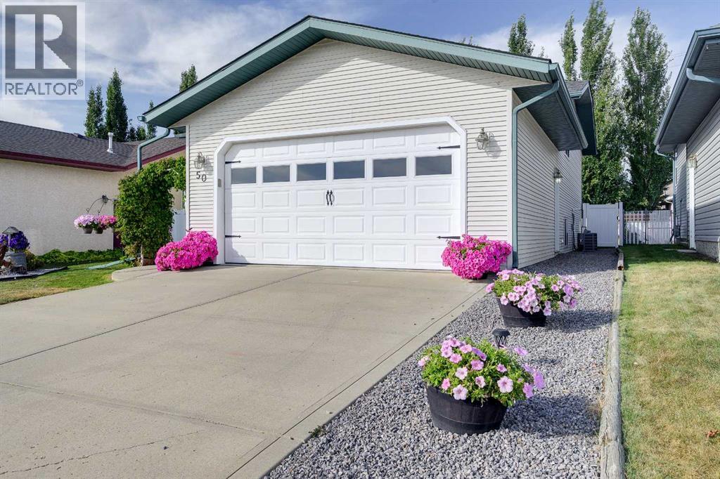50 Livingston Close, Lacombe
