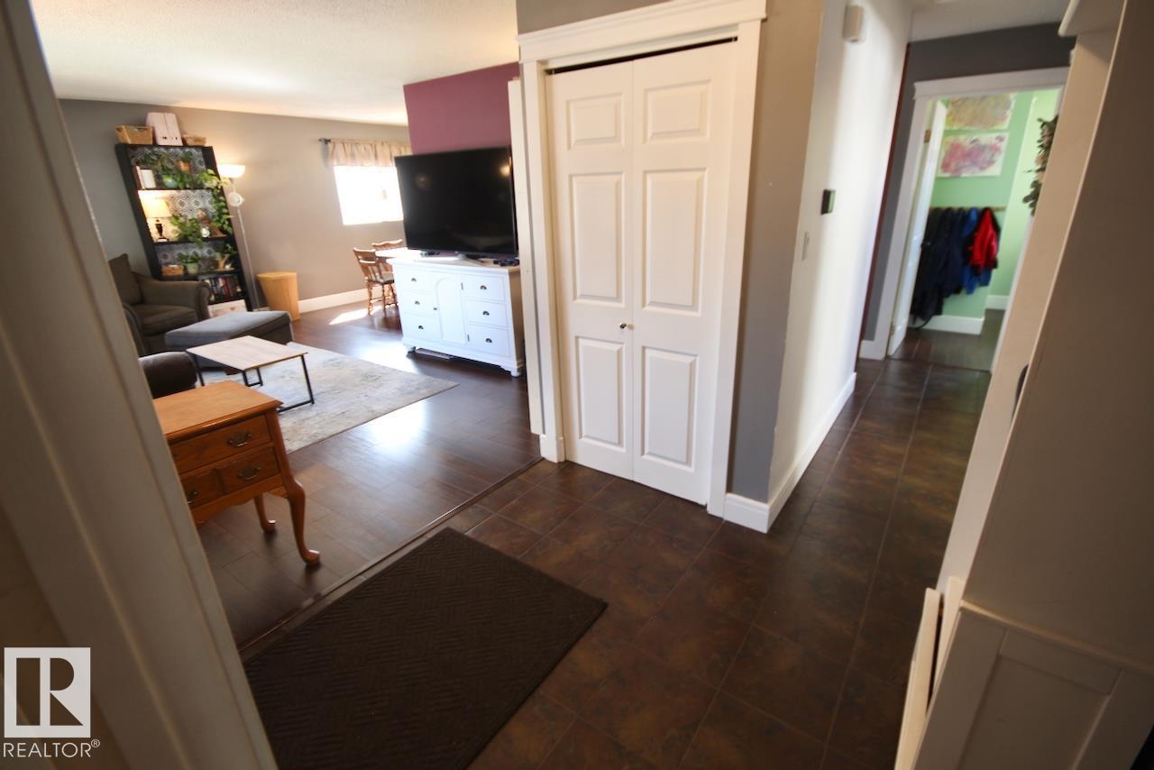 8607 35A AV NW, Edmonton