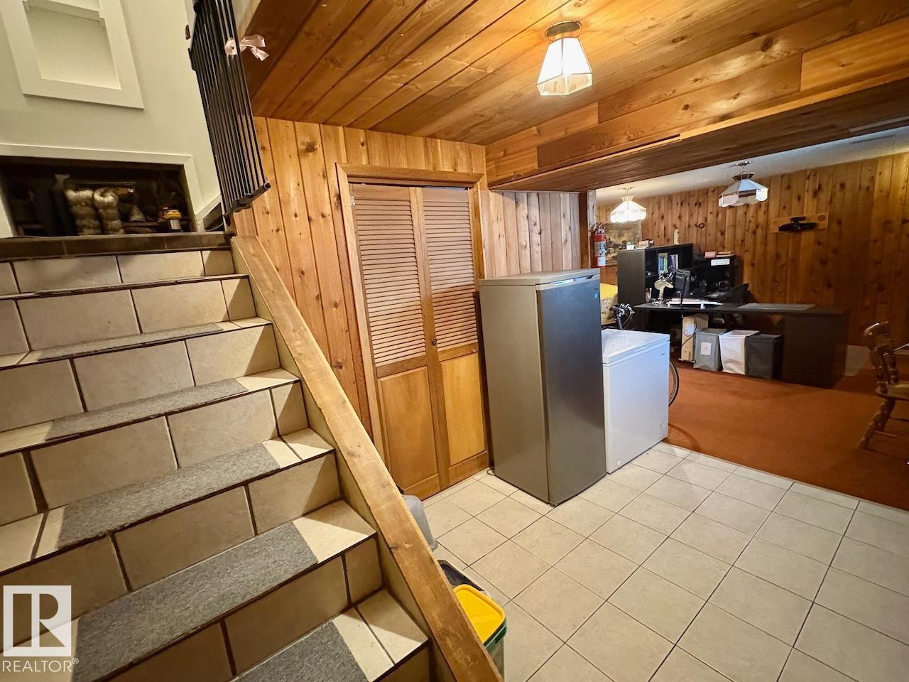 8607 35A AV NW, Edmonton