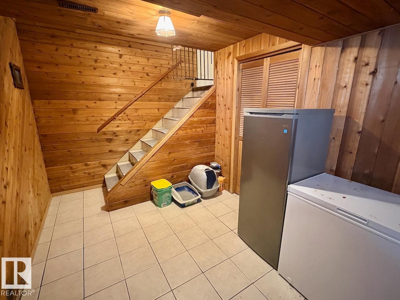 8607 35A AV NW, Edmonton