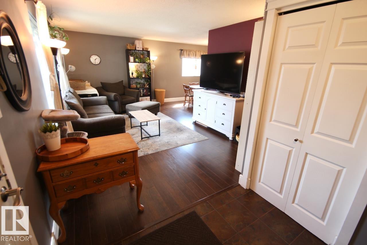 8607 35A AV NW, Edmonton