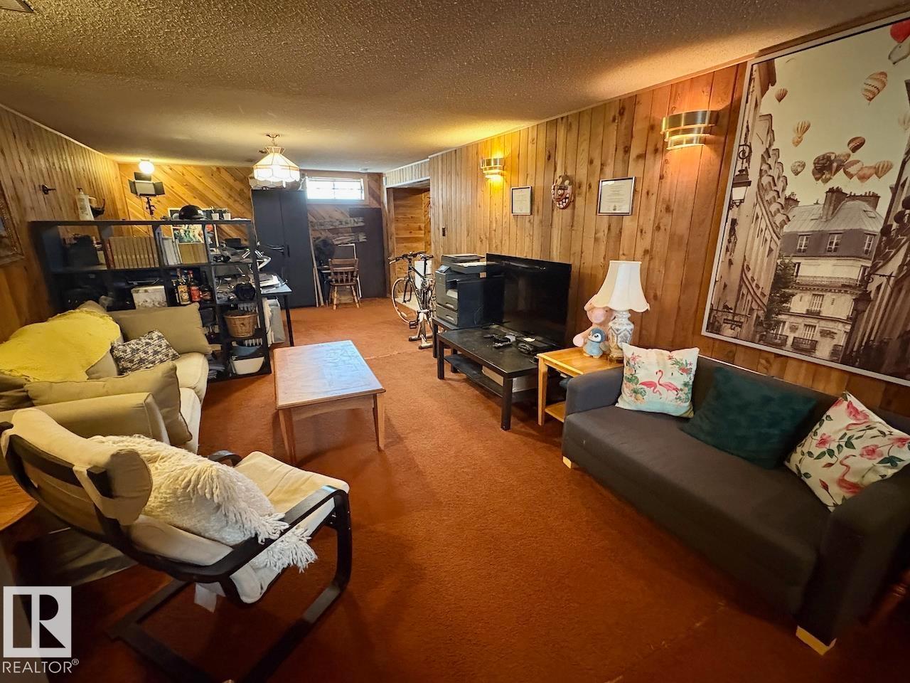 8607 35A AV NW, Edmonton