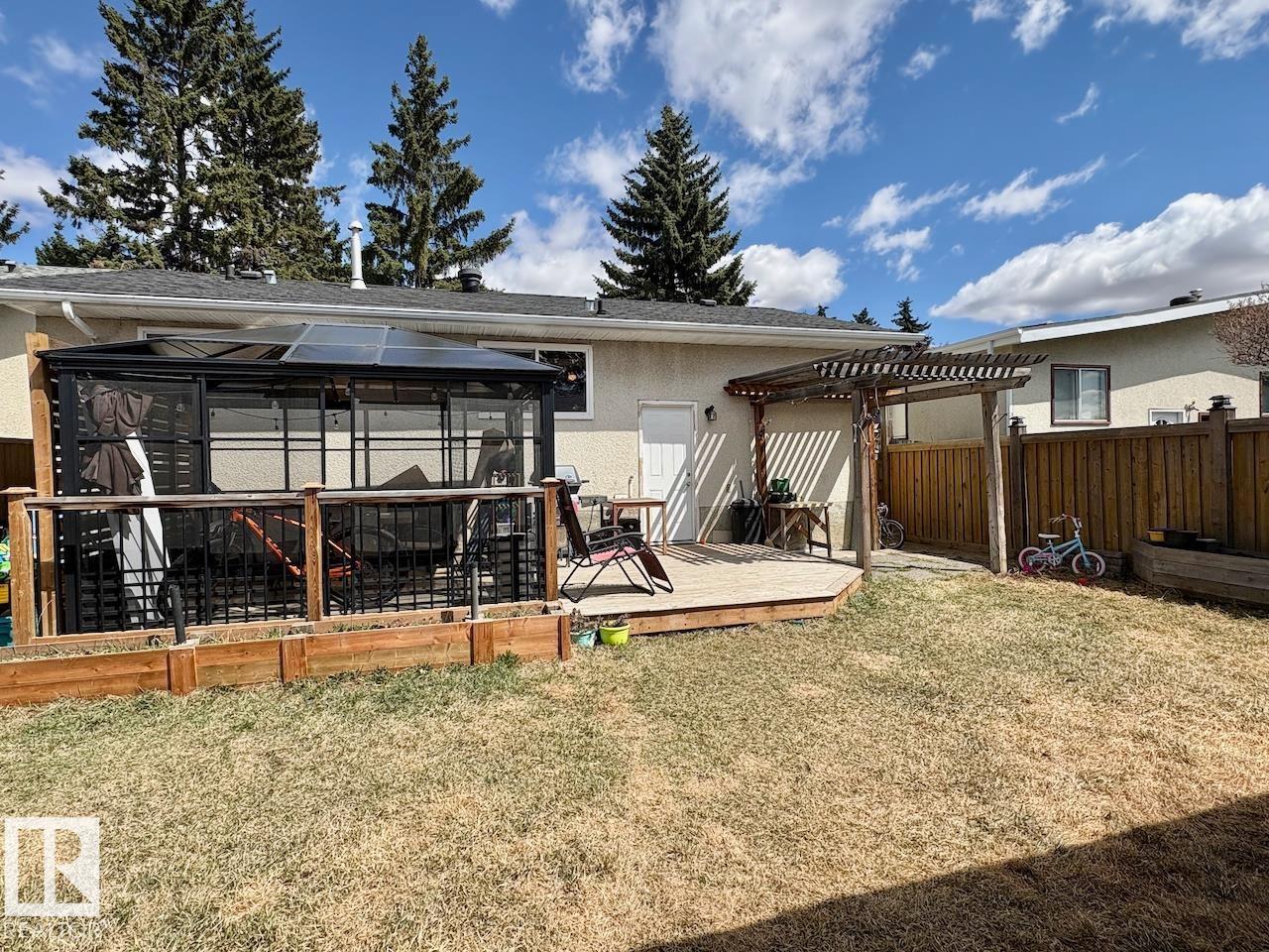 8607 35A AV NW, Edmonton