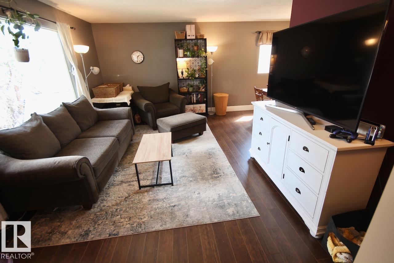 8607 35A AV NW, Edmonton