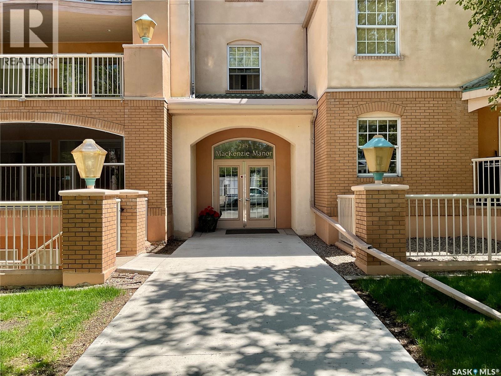 #304 2315 CORNWALL STREET - 32