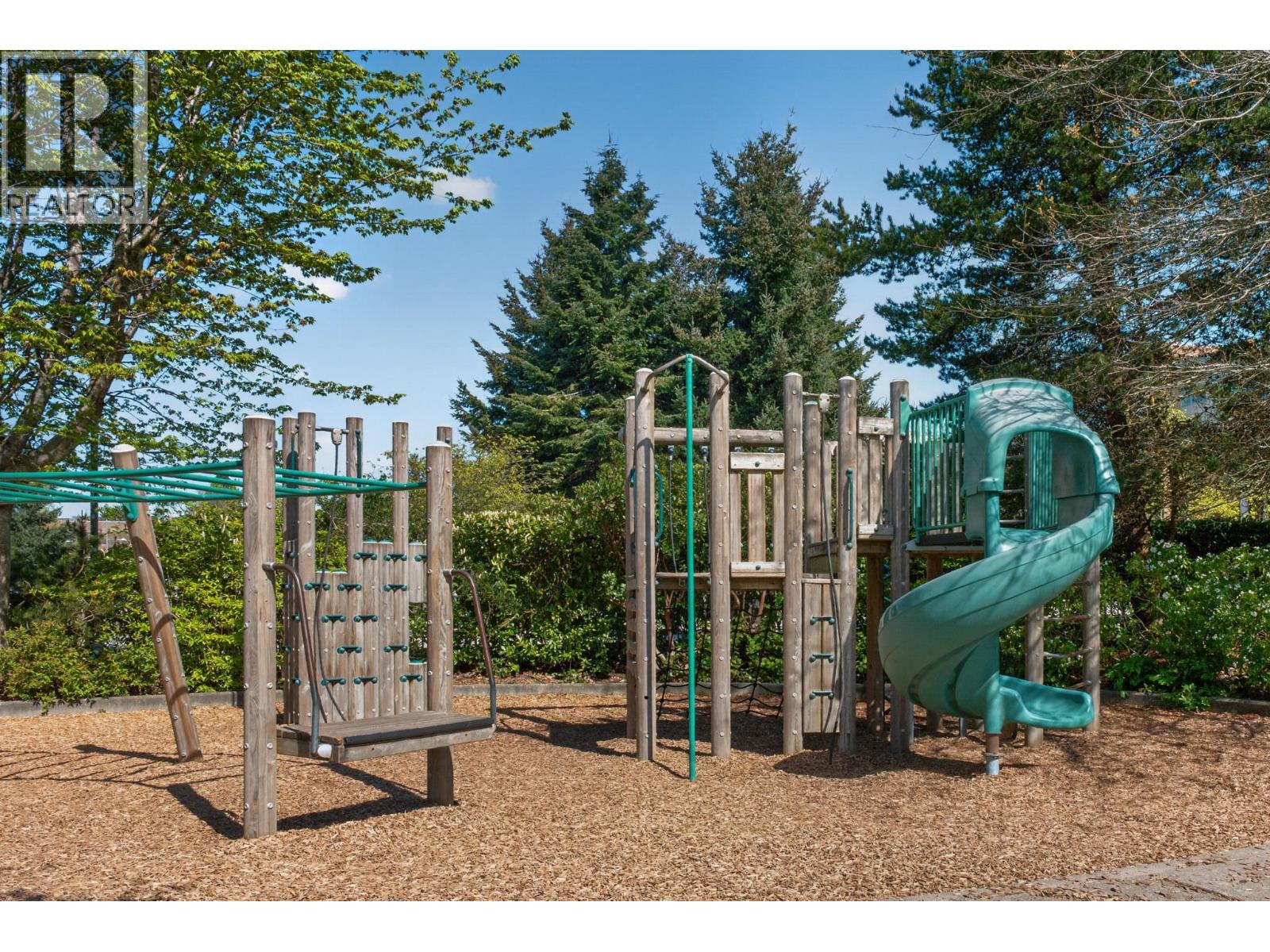 213 6328 LARKIN DRIVE — photo 2