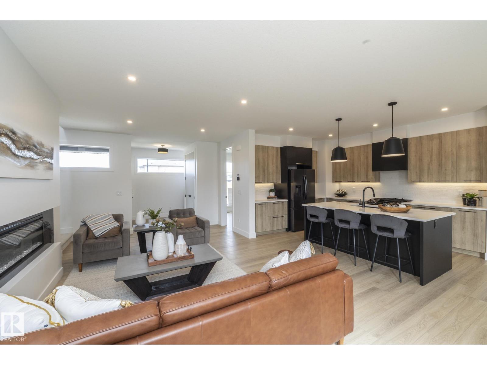 4541 KNIGHT WD SW, Edmonton