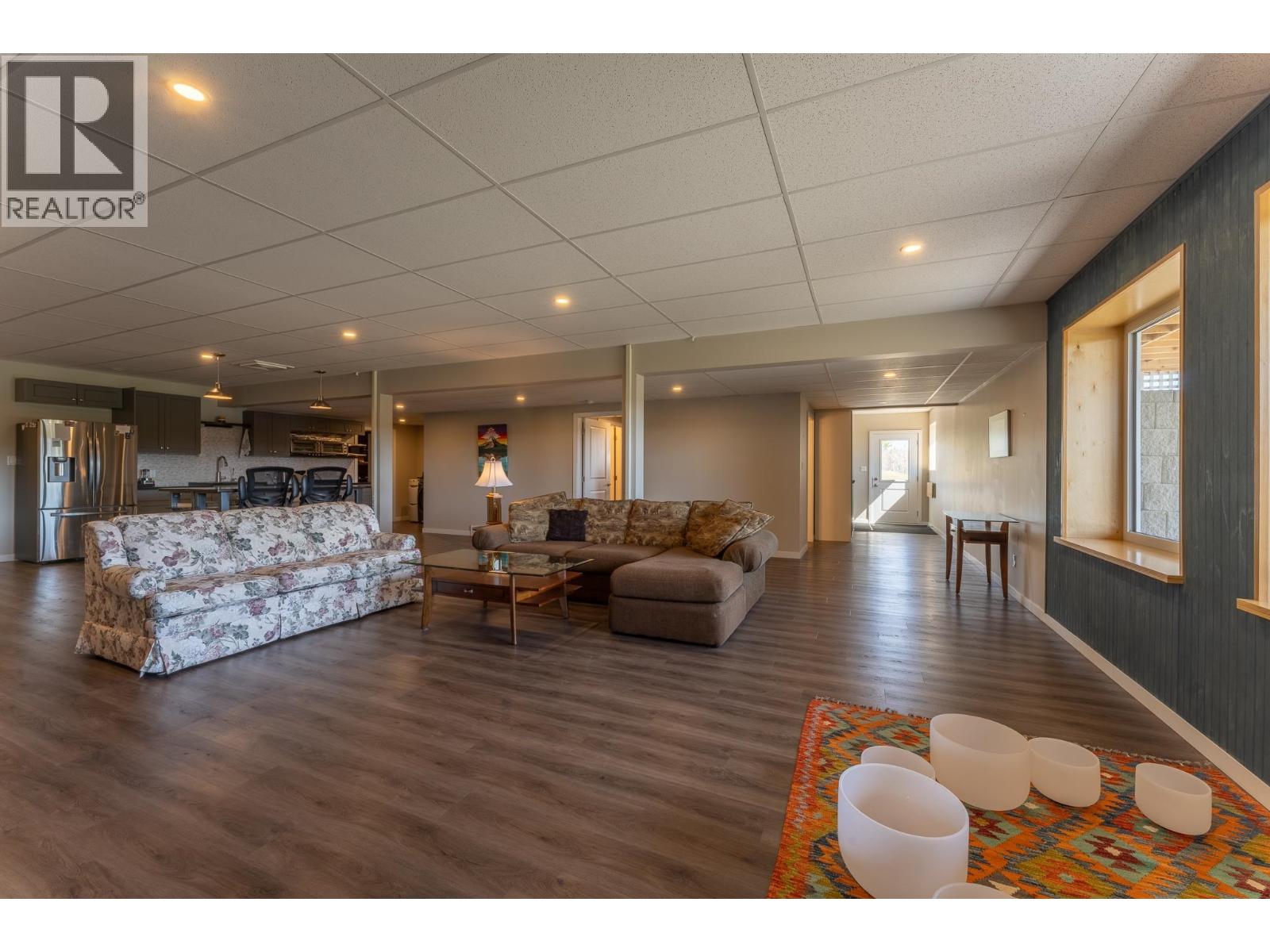 4898 TELQUA DRIVE - 32