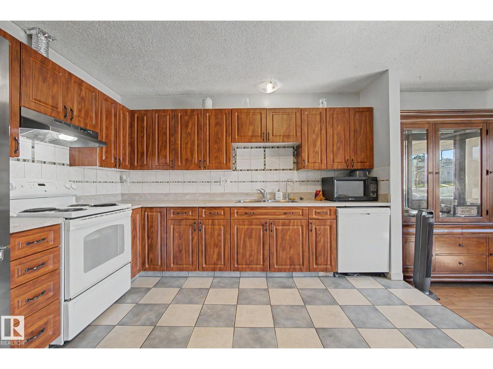 4106 38 ST NW - 7