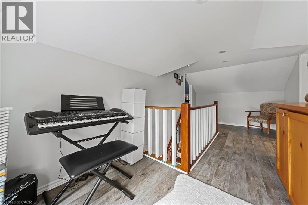 1 HUGHSON Street - 21