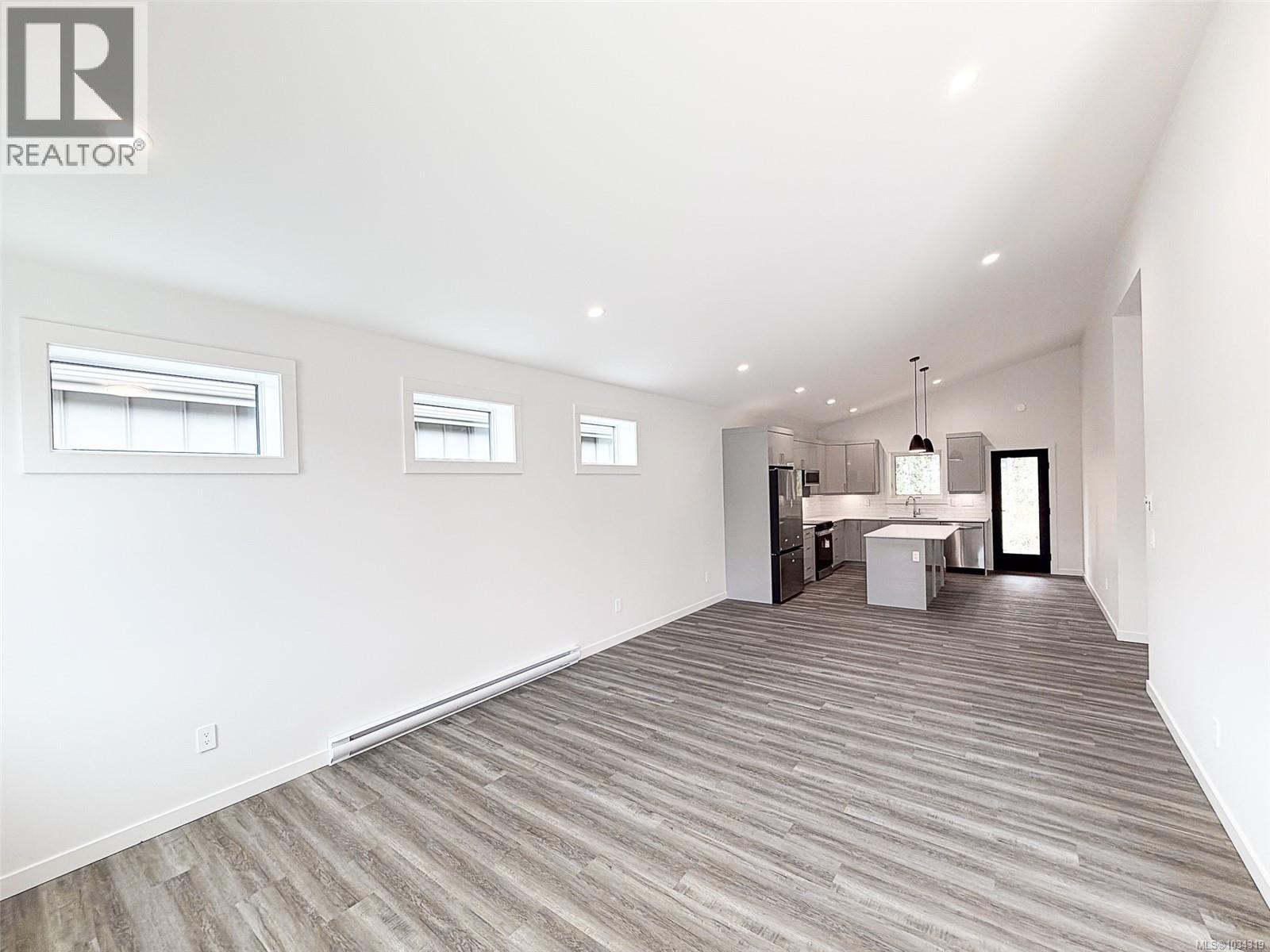 #34 3025 Royston Rd - 5