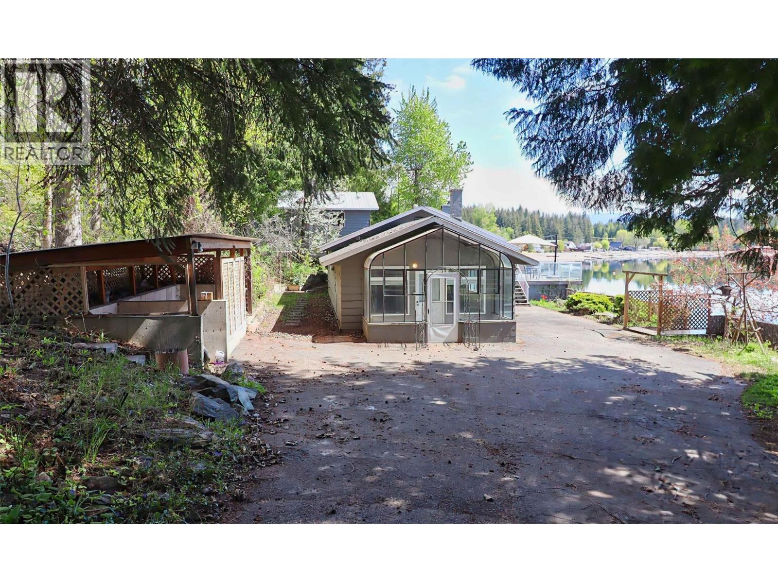 6726 Squilax Anglemont Road - 64