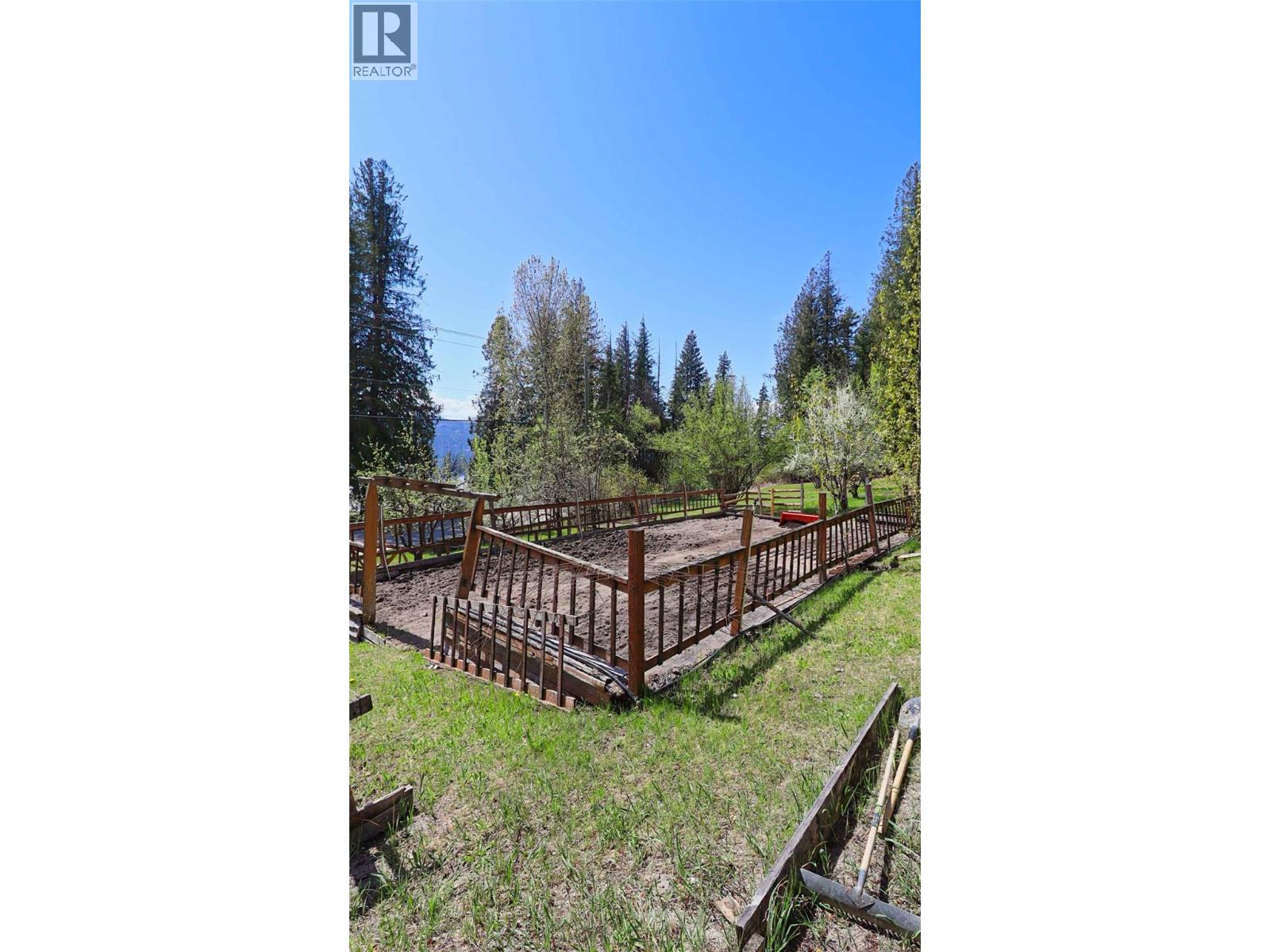 6726 Squilax Anglemont Road - 71