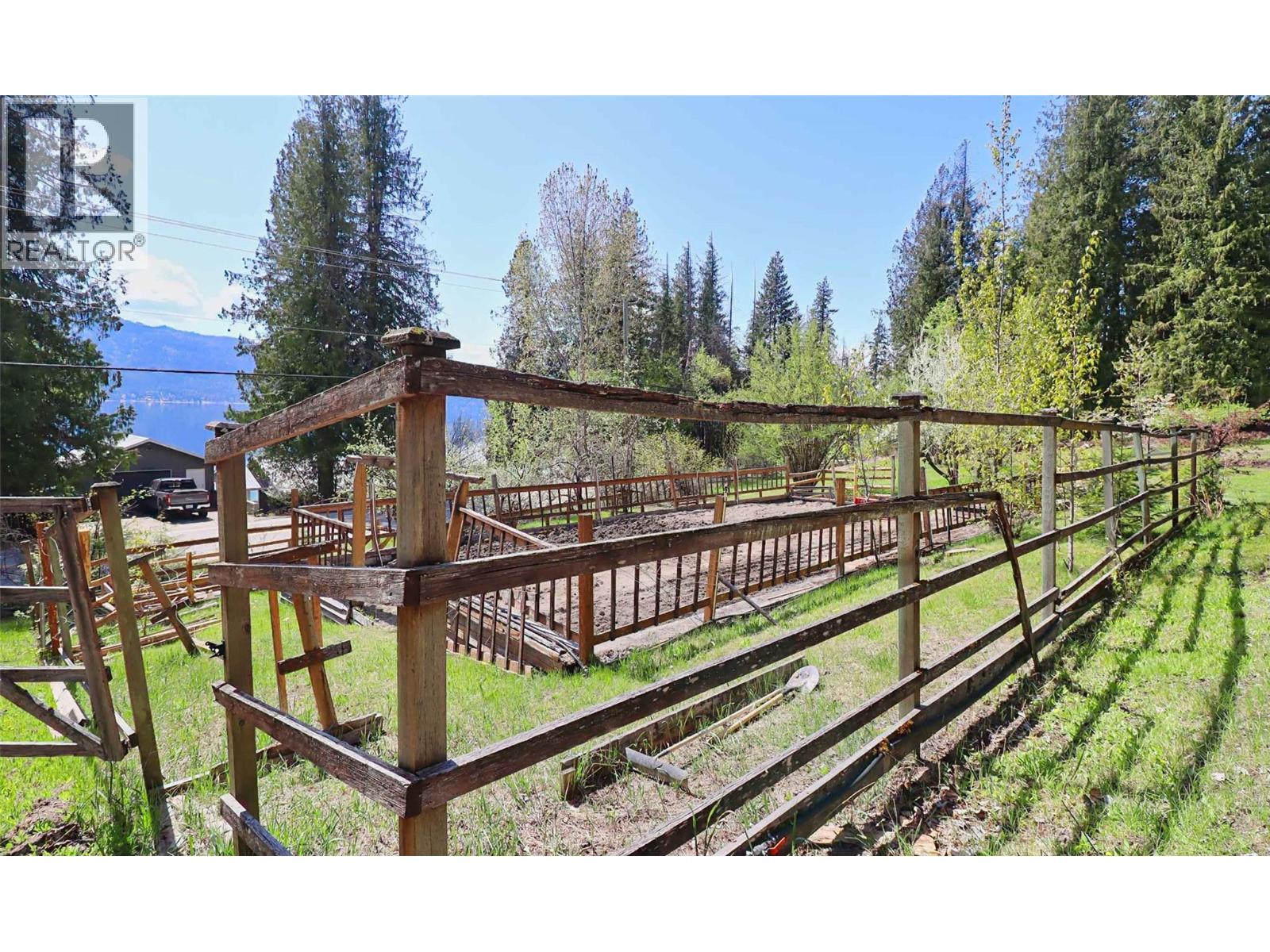 6726 Squilax Anglemont Road - 73