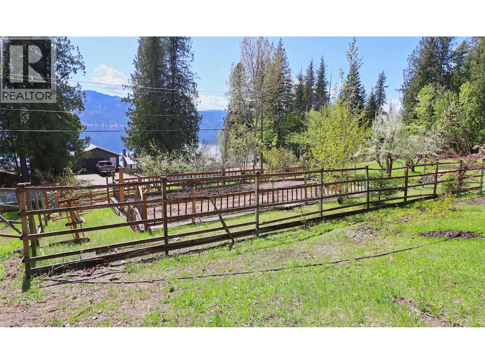 6726 Squilax Anglemont Road - 74