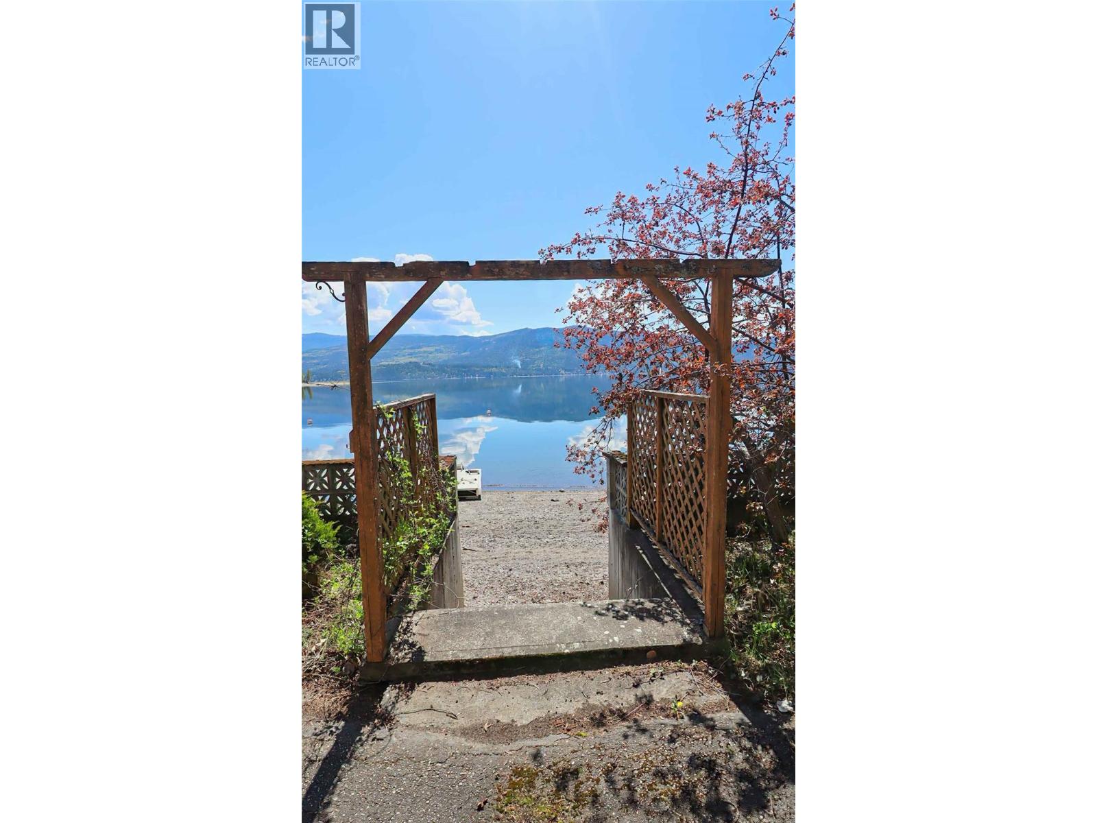 6726 Squilax Anglemont Road - 86