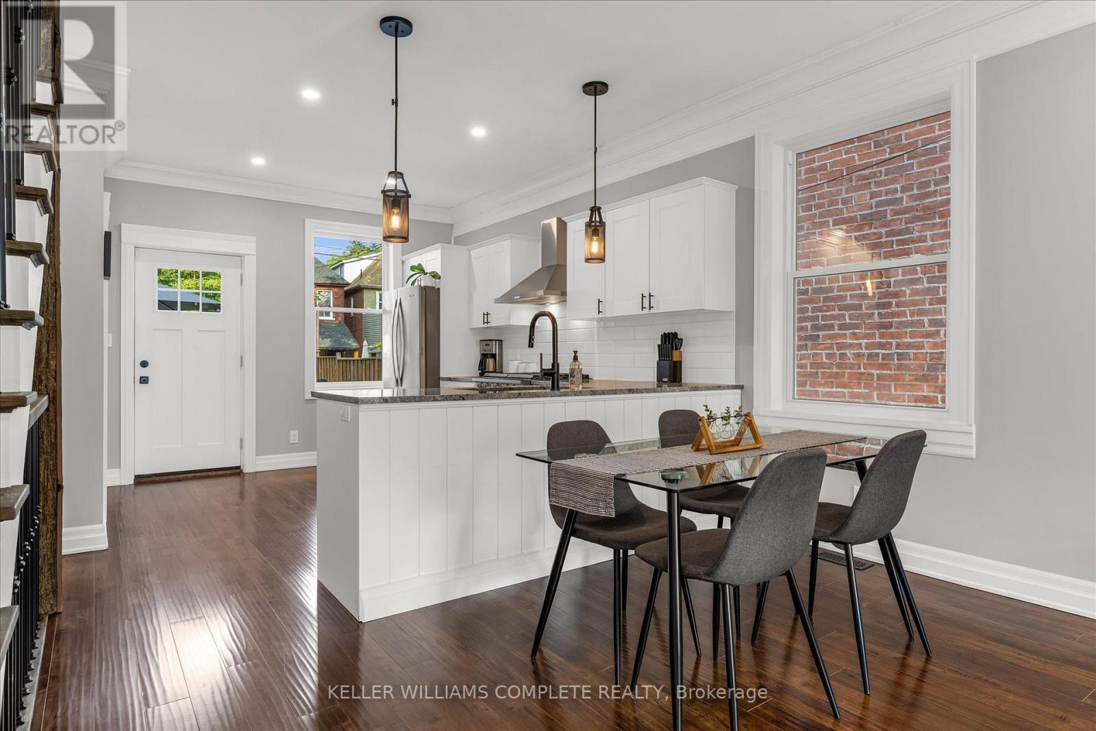 39 FAIRLEIGH AVENUE N - 10