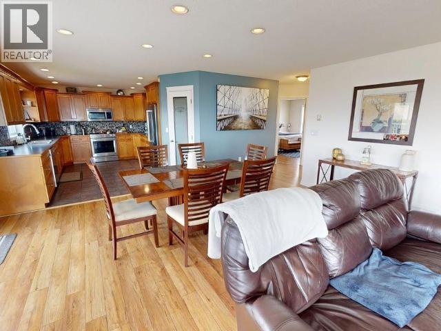7191 ESQUIMALT CRT - 9