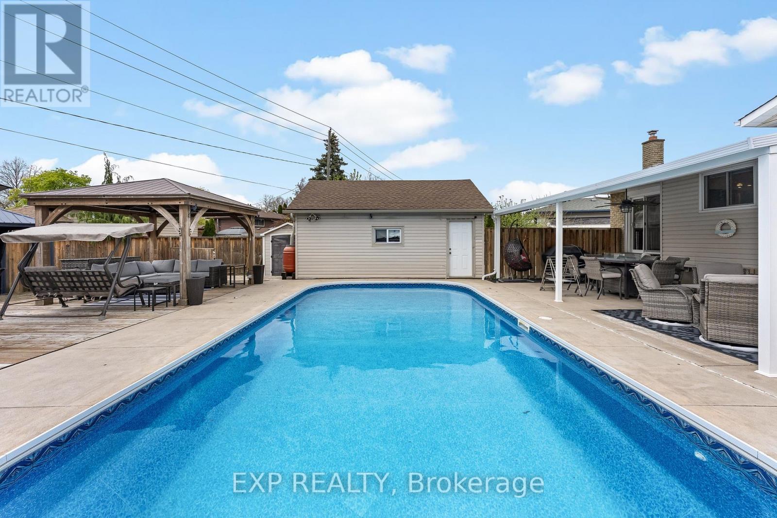 64 CARRIAGE ROAD - 14