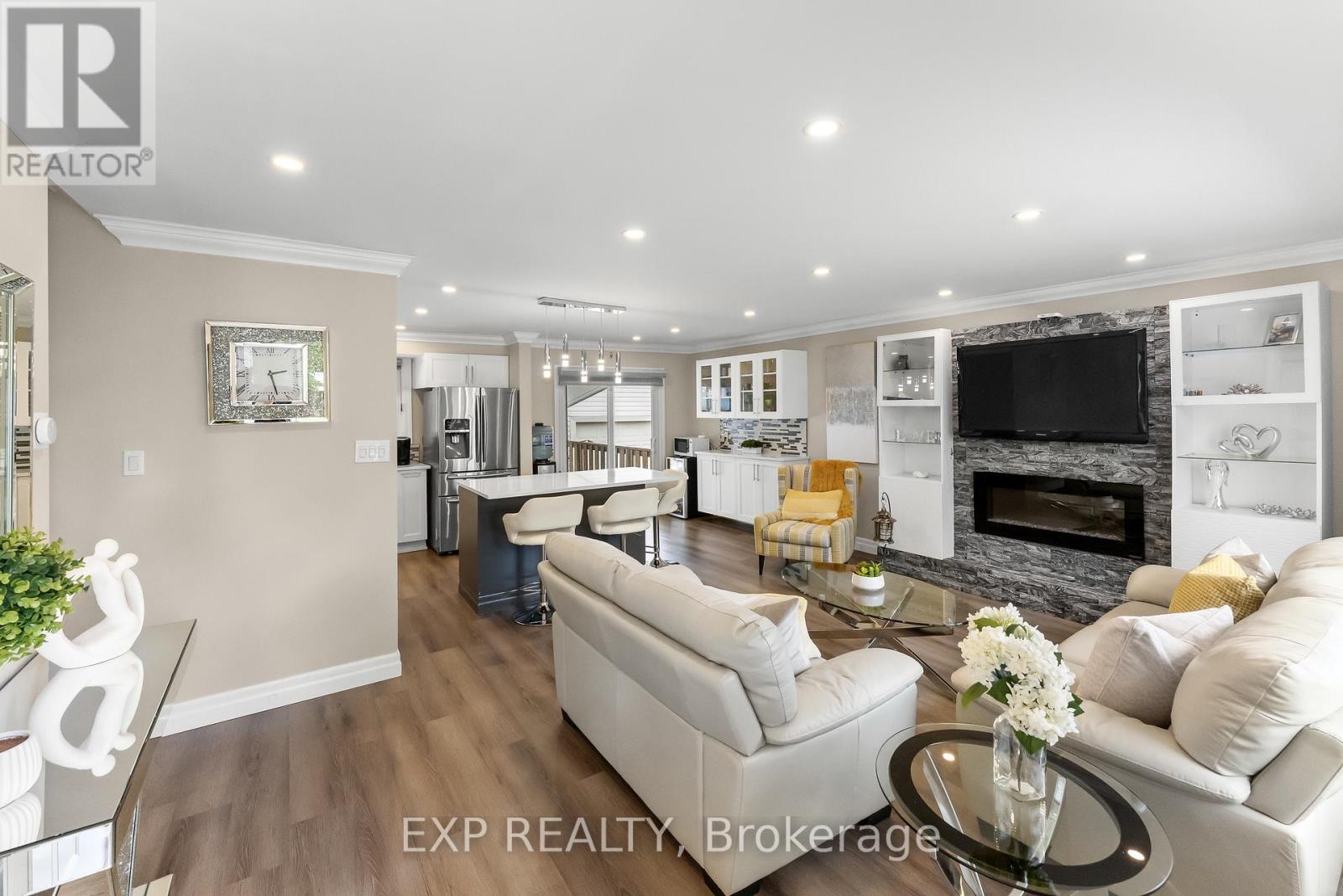 64 CARRIAGE ROAD - 23