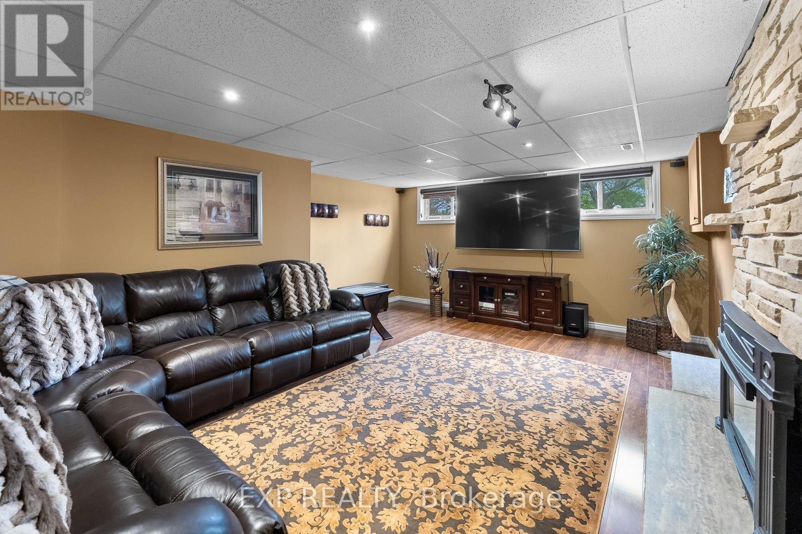 64 CARRIAGE ROAD - 46