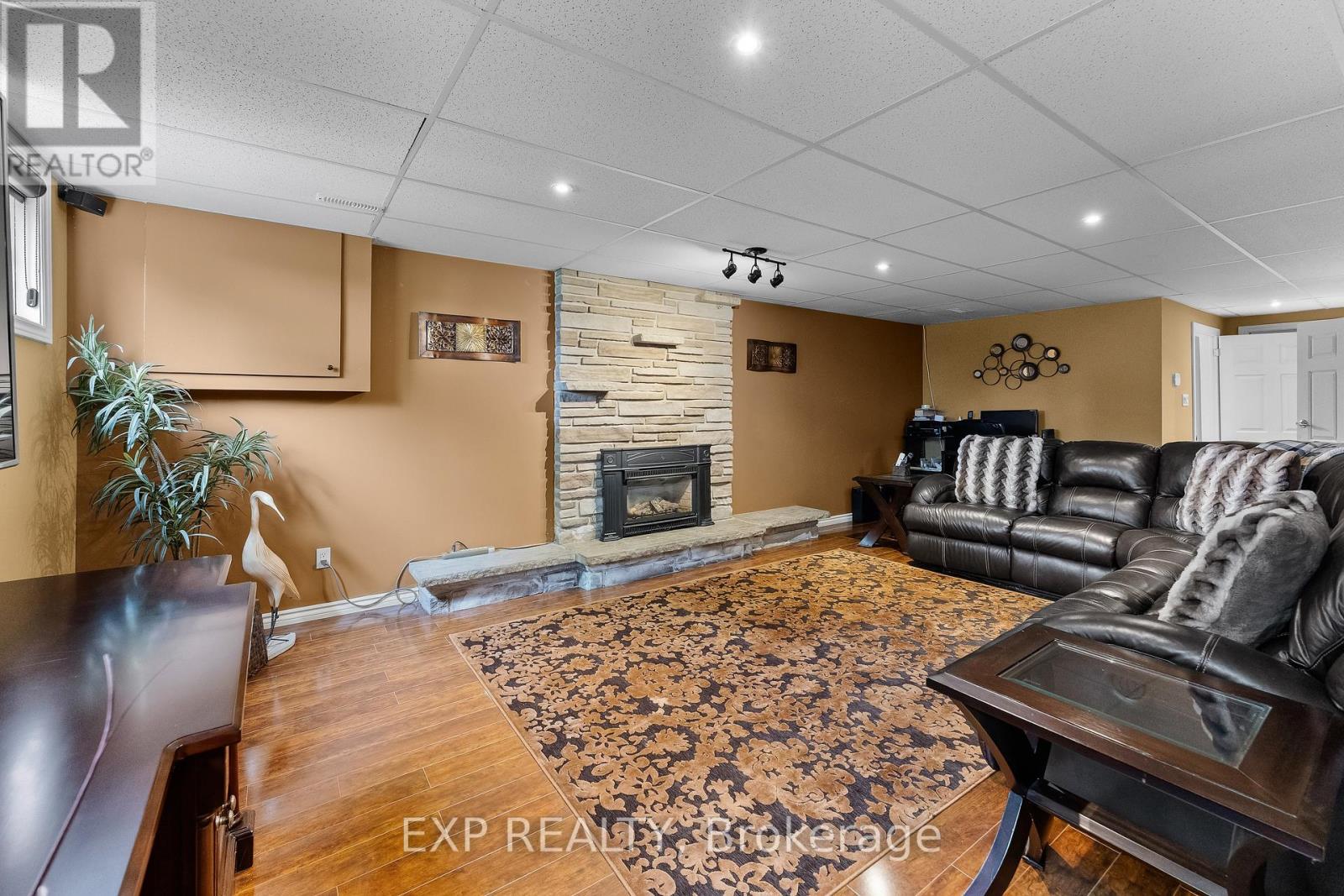 64 CARRIAGE ROAD - 47