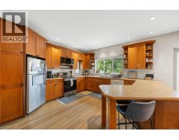 Living room - 3482 Arrowsmith Rd, Nanaimo, BC V9T5V3 Photo 16