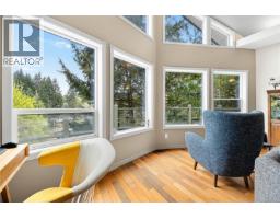 Living room - 3482 Arrowsmith Rd, Nanaimo, BC V9T5V3 Photo 8