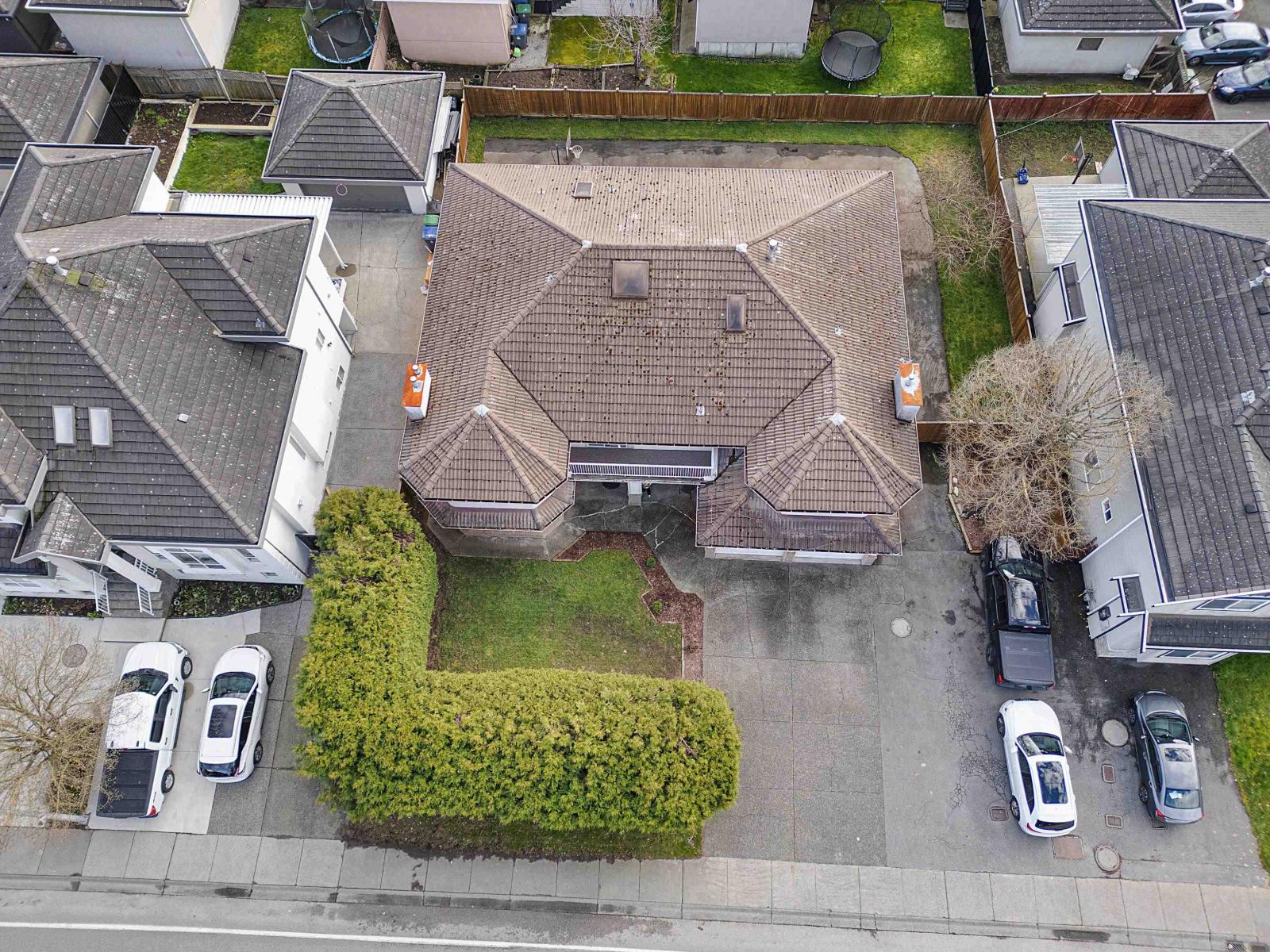 7 Bed, 5 Bath House for Sale in Surrey – 12604 68 AVENUE, Surrey - Image 6
