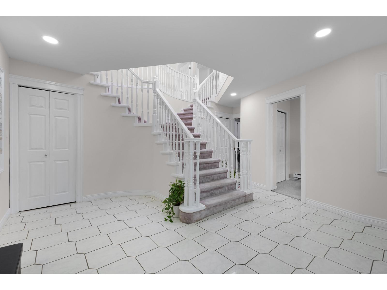 7 Bed, 5 Bath House for Sale in Surrey – 12604 68 AVENUE, Surrey - Image 10