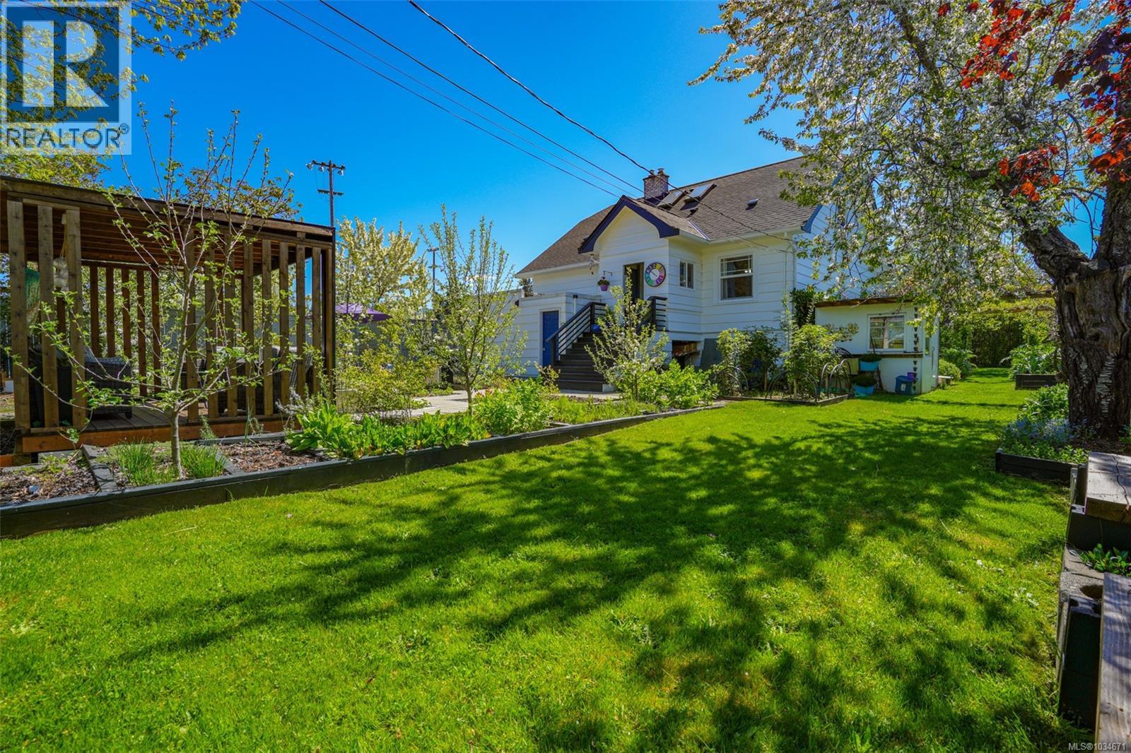 4621 Strathern St - Image 3
