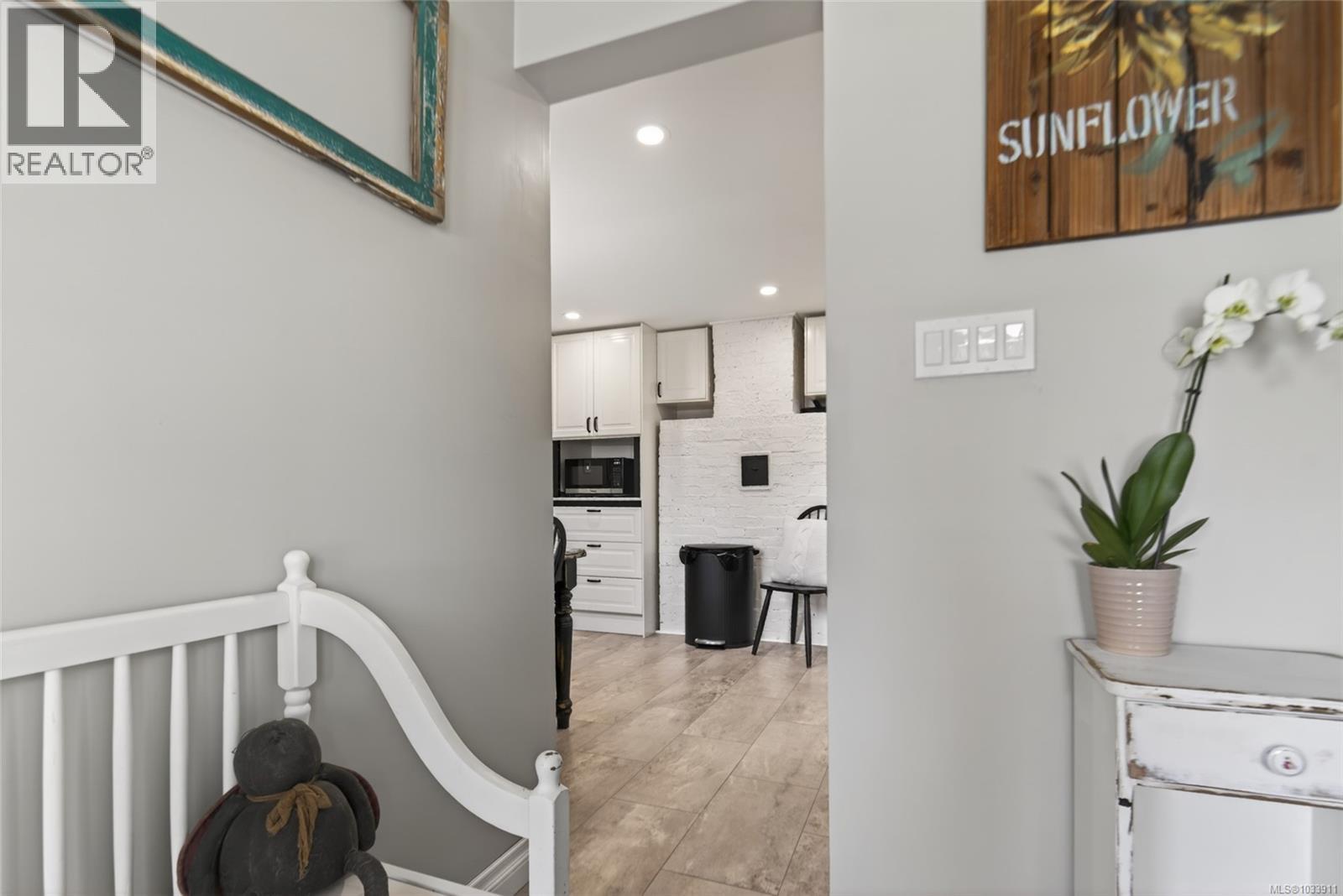 921 Wharncliffe Rd - 25