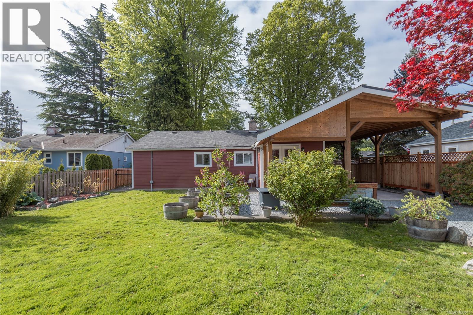 921 Wharncliffe Rd - 34