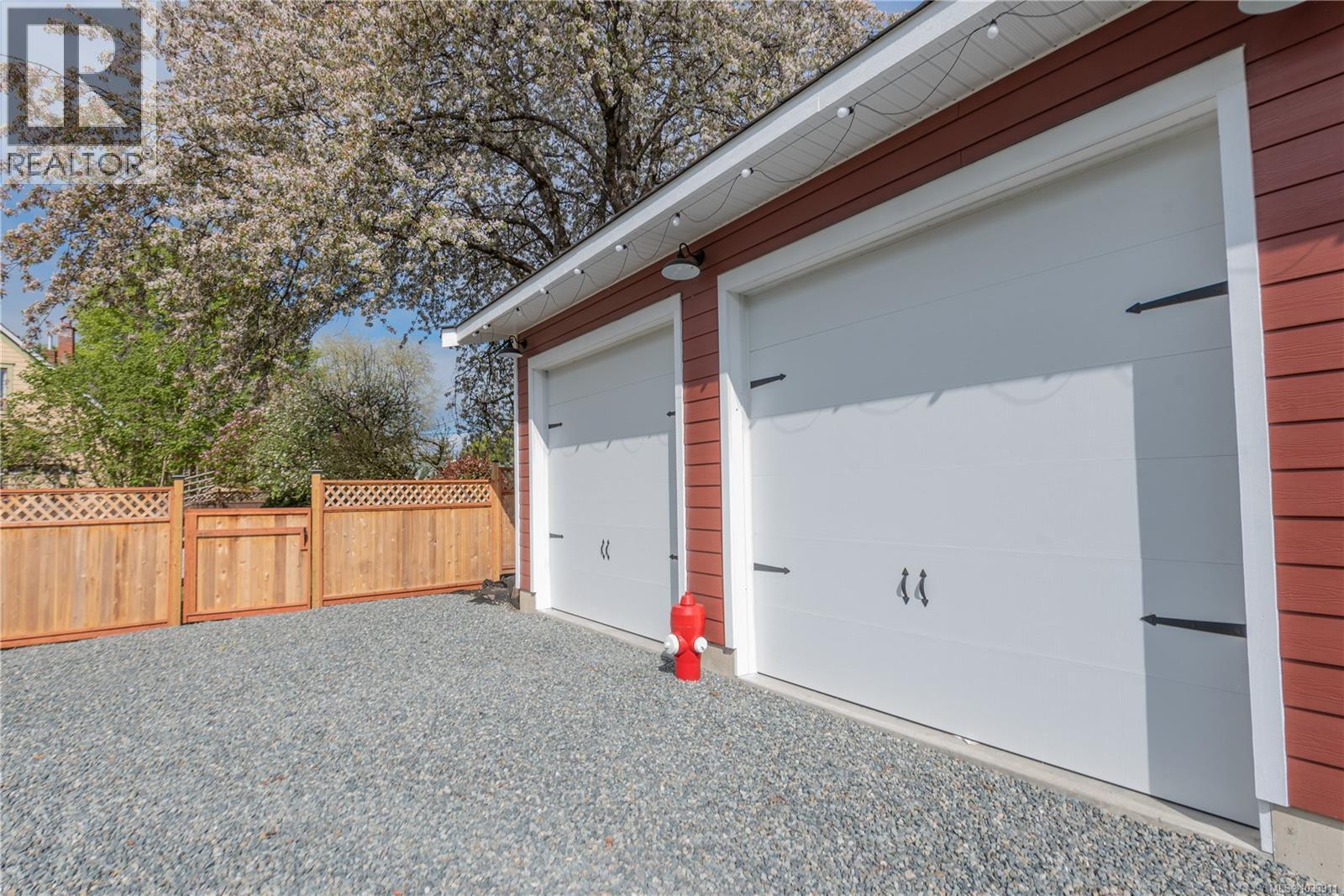 921 Wharncliffe Rd - 41