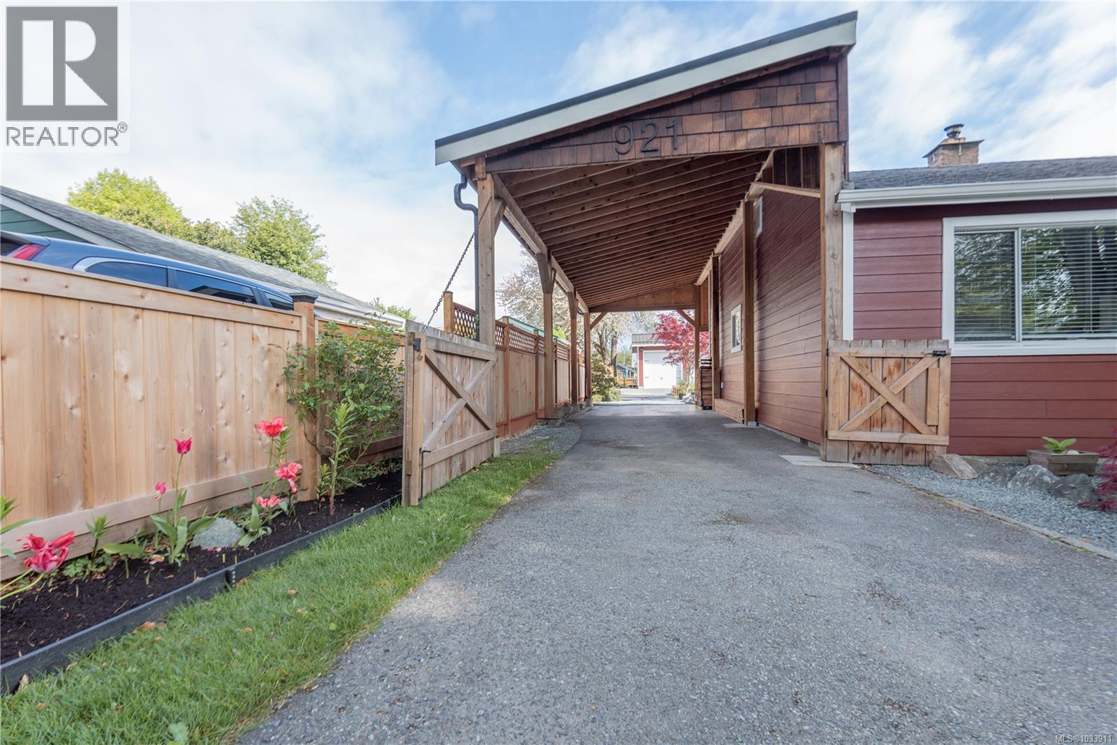 921 Wharncliffe Rd - 51