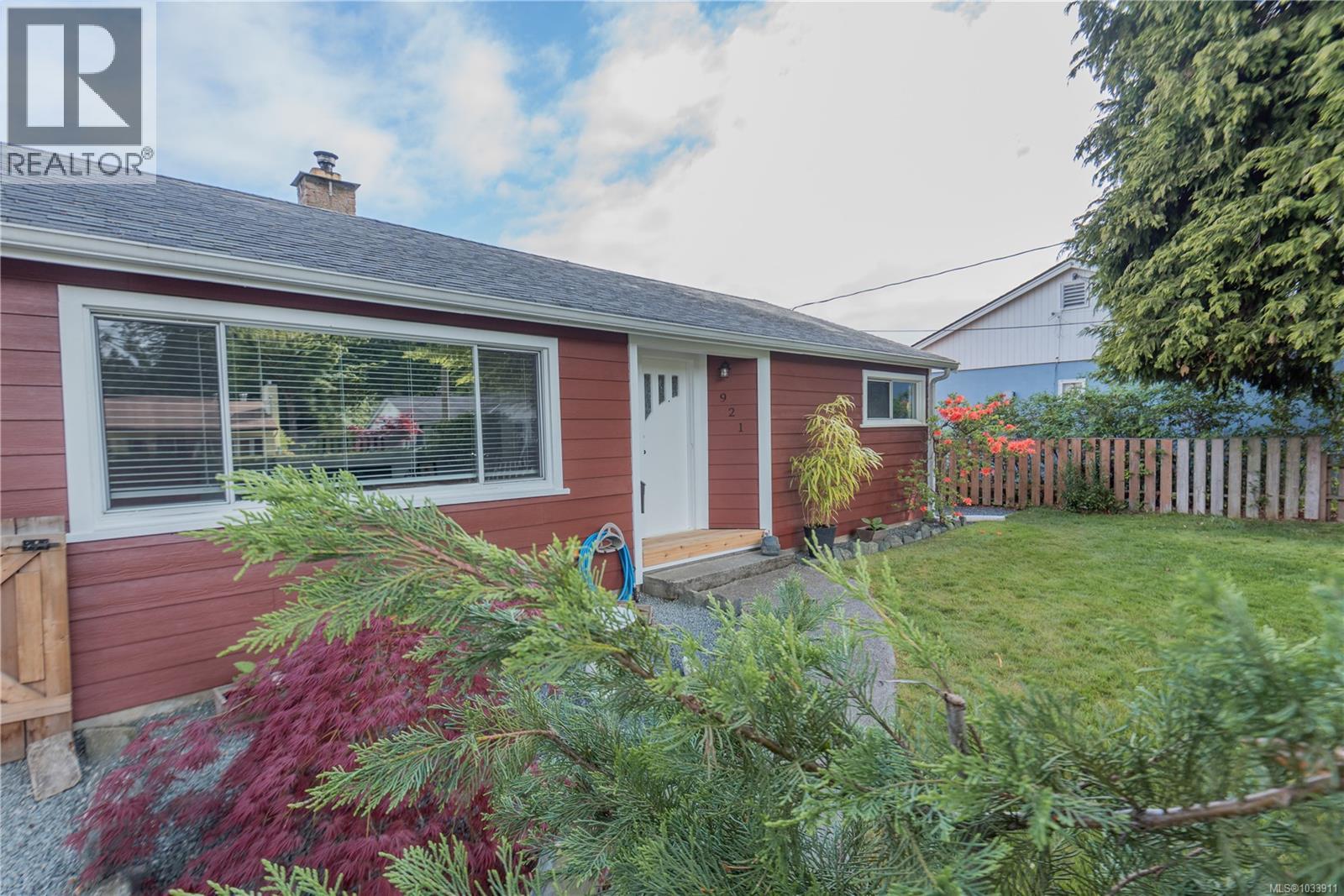 921 Wharncliffe Rd - 53