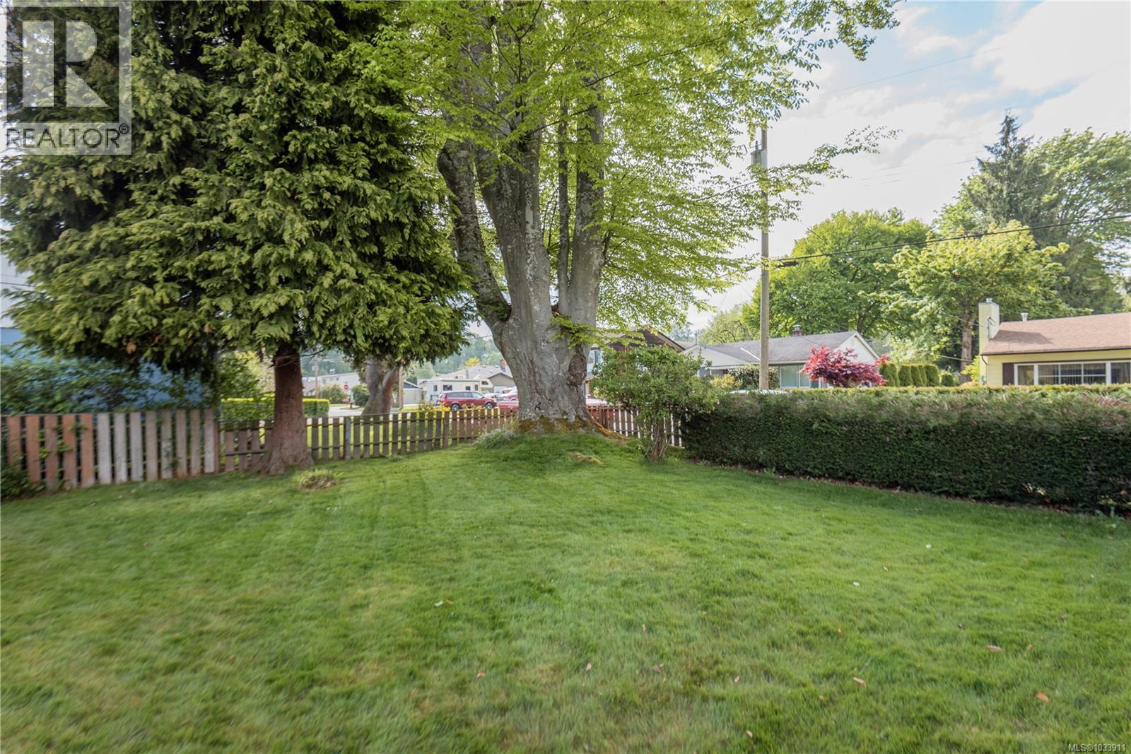 921 Wharncliffe Rd - 55