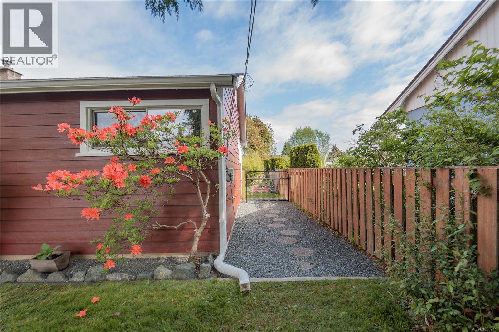 921 Wharncliffe Rd - 56
