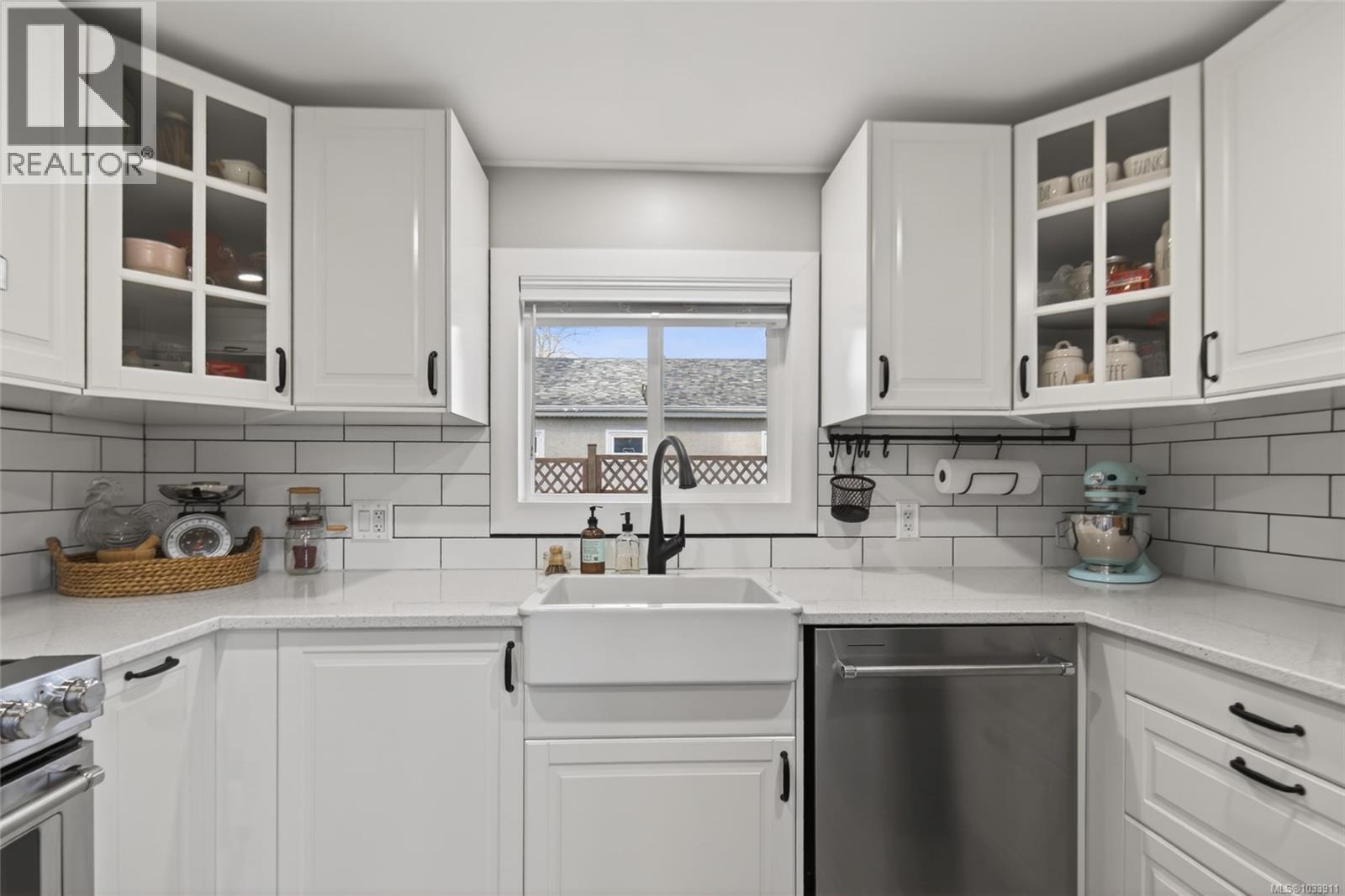 921 Wharncliffe Rd - 8