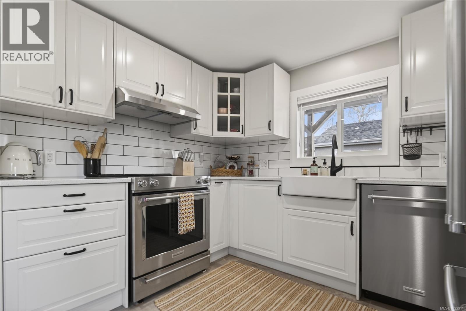 921 Wharncliffe Rd - 9