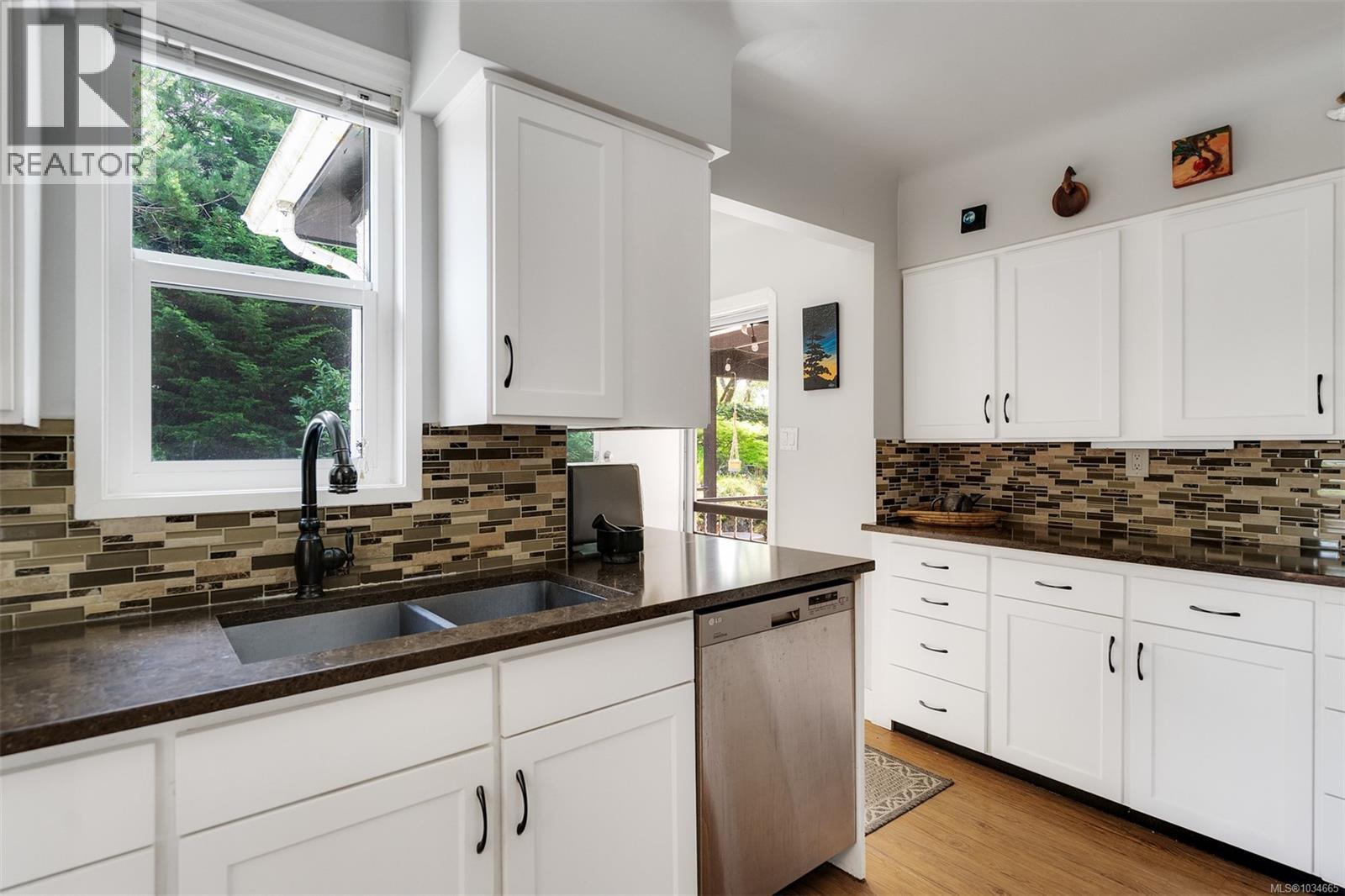 4035 Saanich Rd - 10