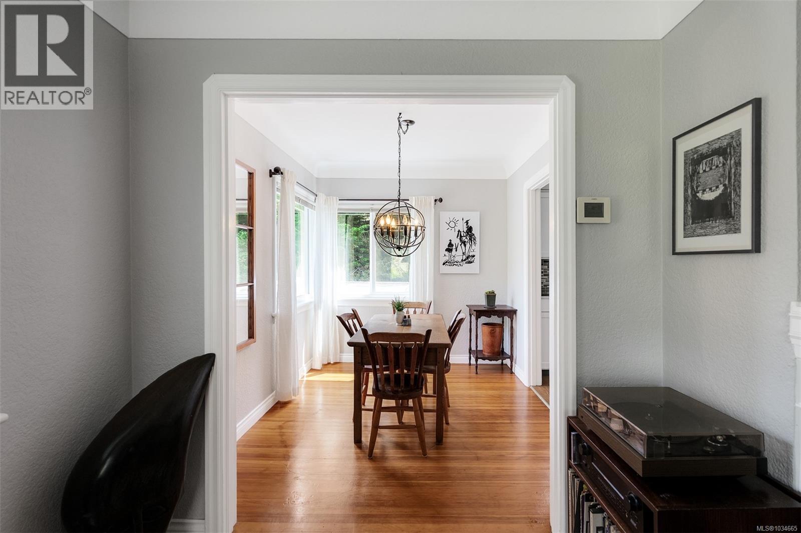 4035 Saanich Rd - 16