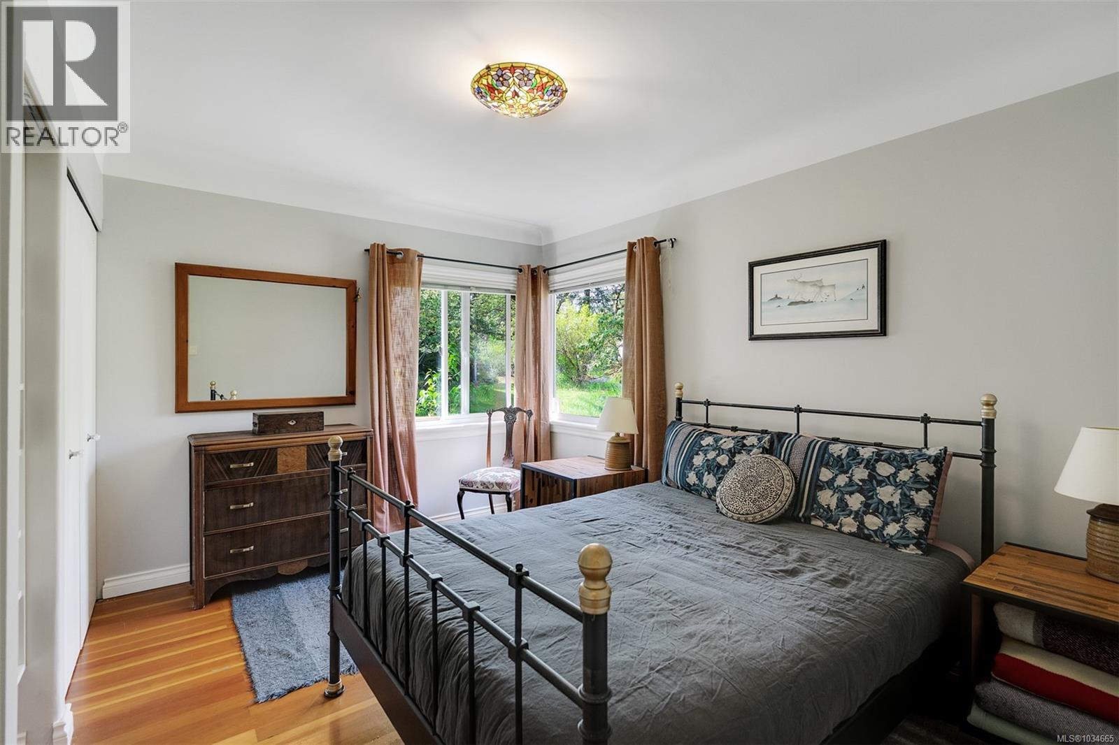 4035 Saanich Rd - 21