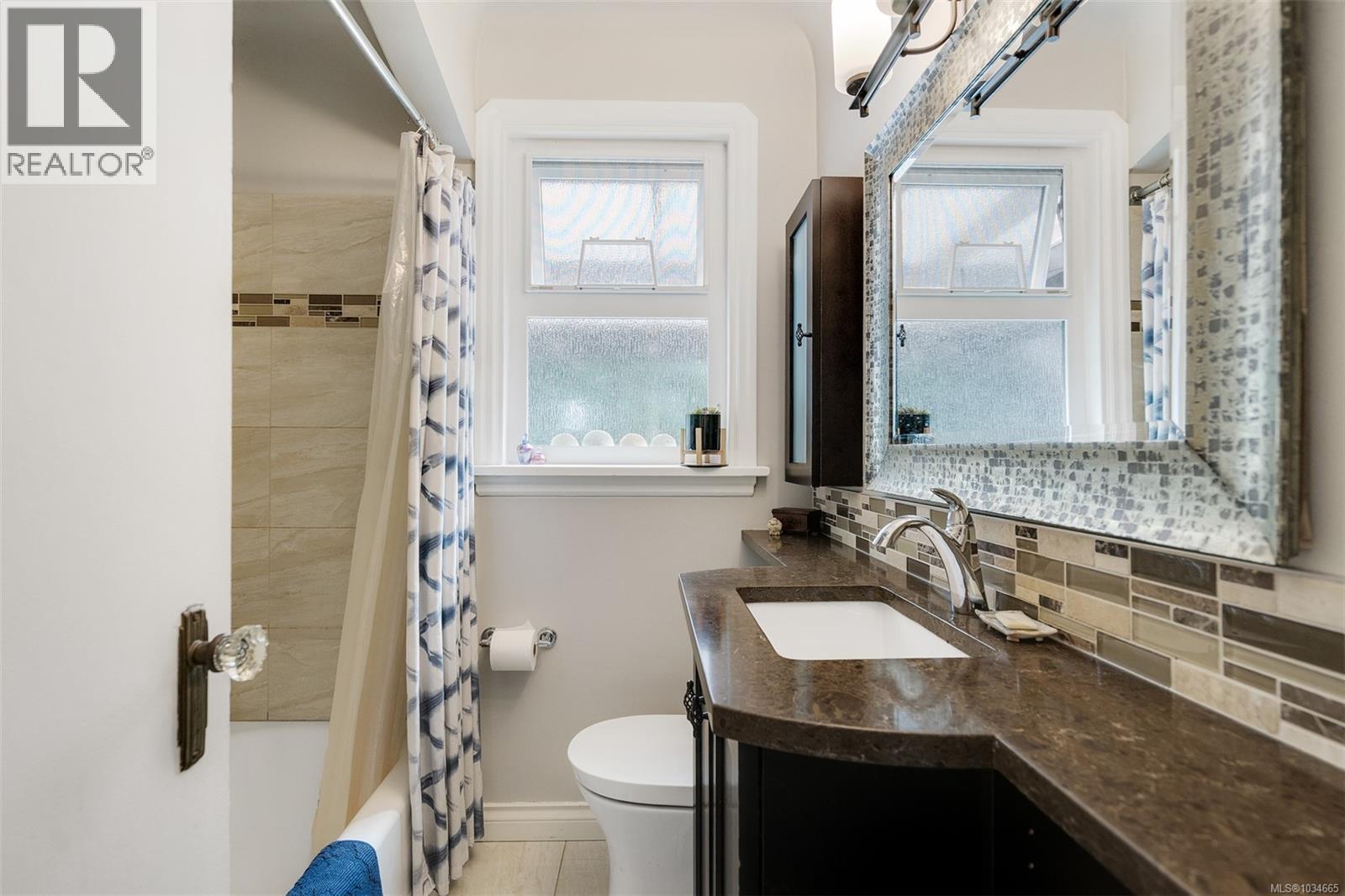 4035 Saanich Rd - 23