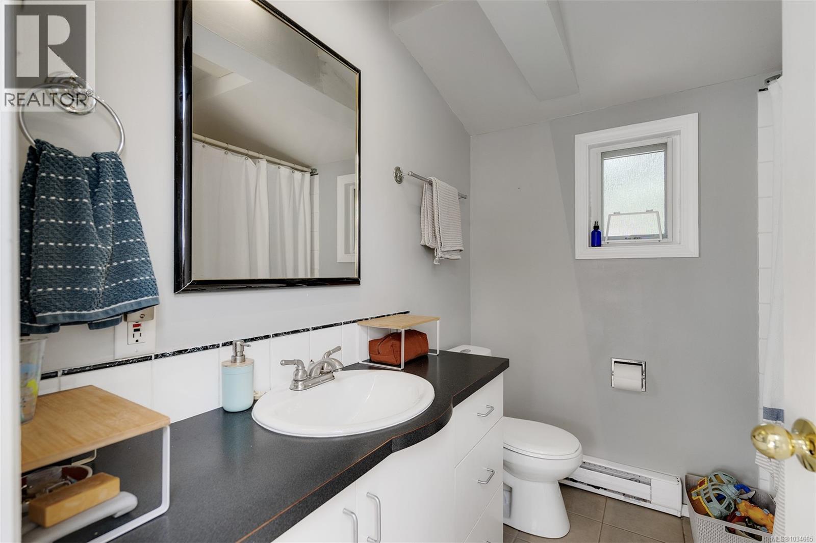 4035 Saanich Rd - 24