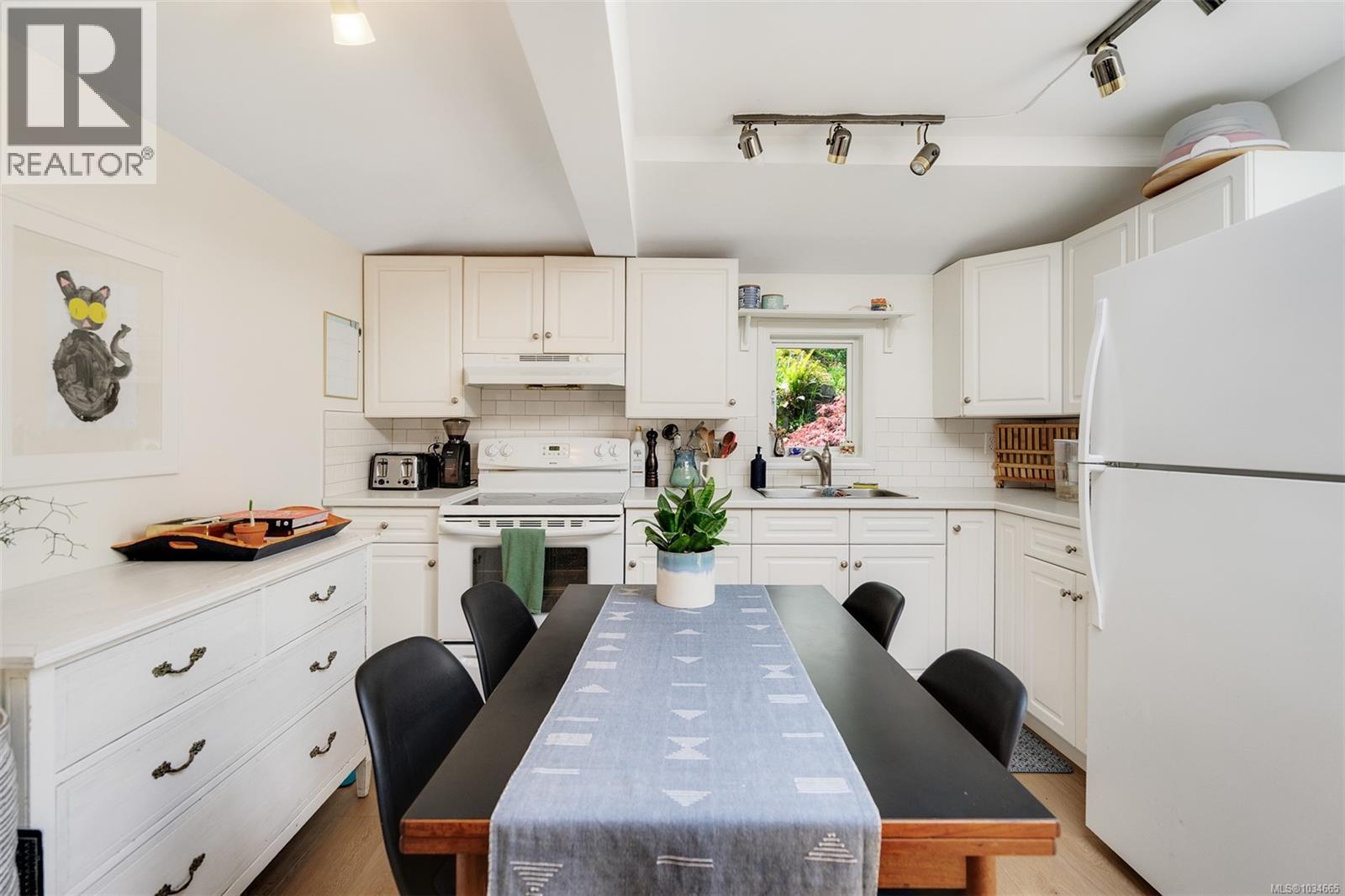  4035 Saanich Road, Saanich
